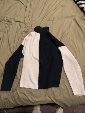 Abercrombie & Fitch Two-Tone Black and Cream Turtleneck Sweater